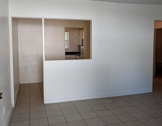 3rd image of 3103 Rosselle St