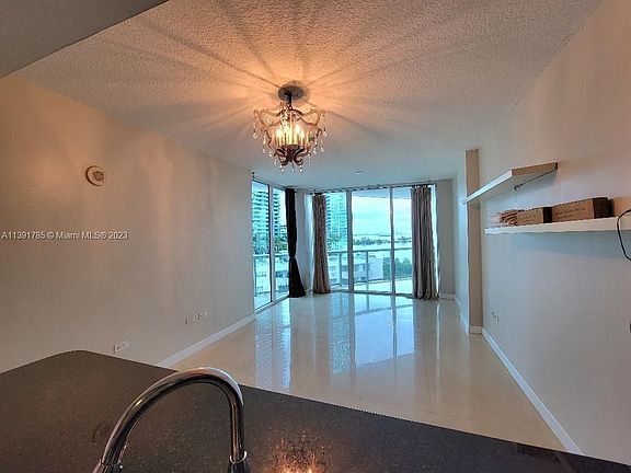 3rd image of 480 NE 30th St APT 806