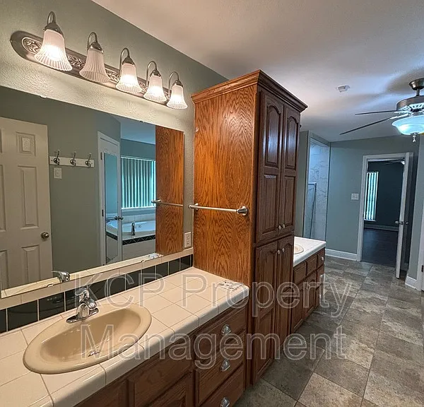 2109 Barrington Dr — Photo 17