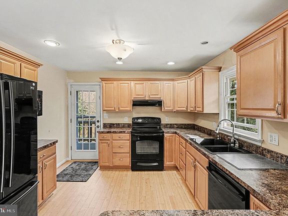 4th image of 106 Sandy Ridge Rd