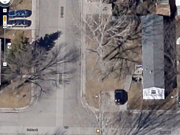 3rd image of 904 3rd Ave E