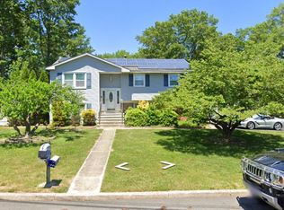 8 Jordan Dr, Toms River, NJ 08755