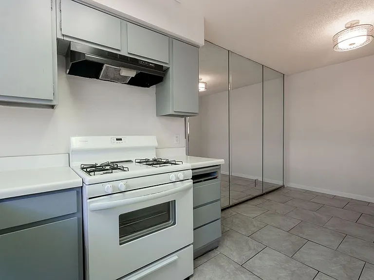 1722 E University Ave #7 — Photo 11