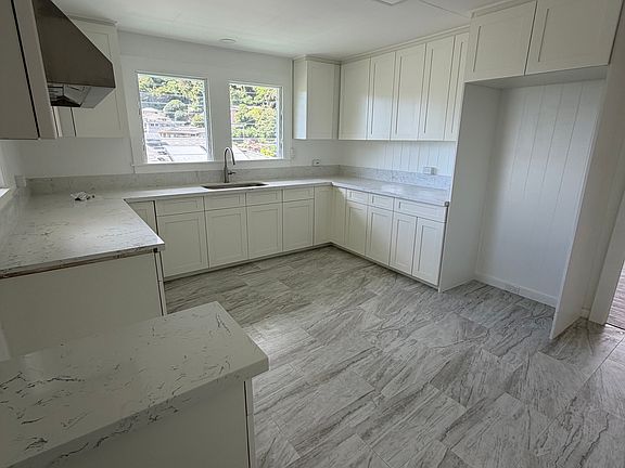 5th image of 1581 Noe St #1