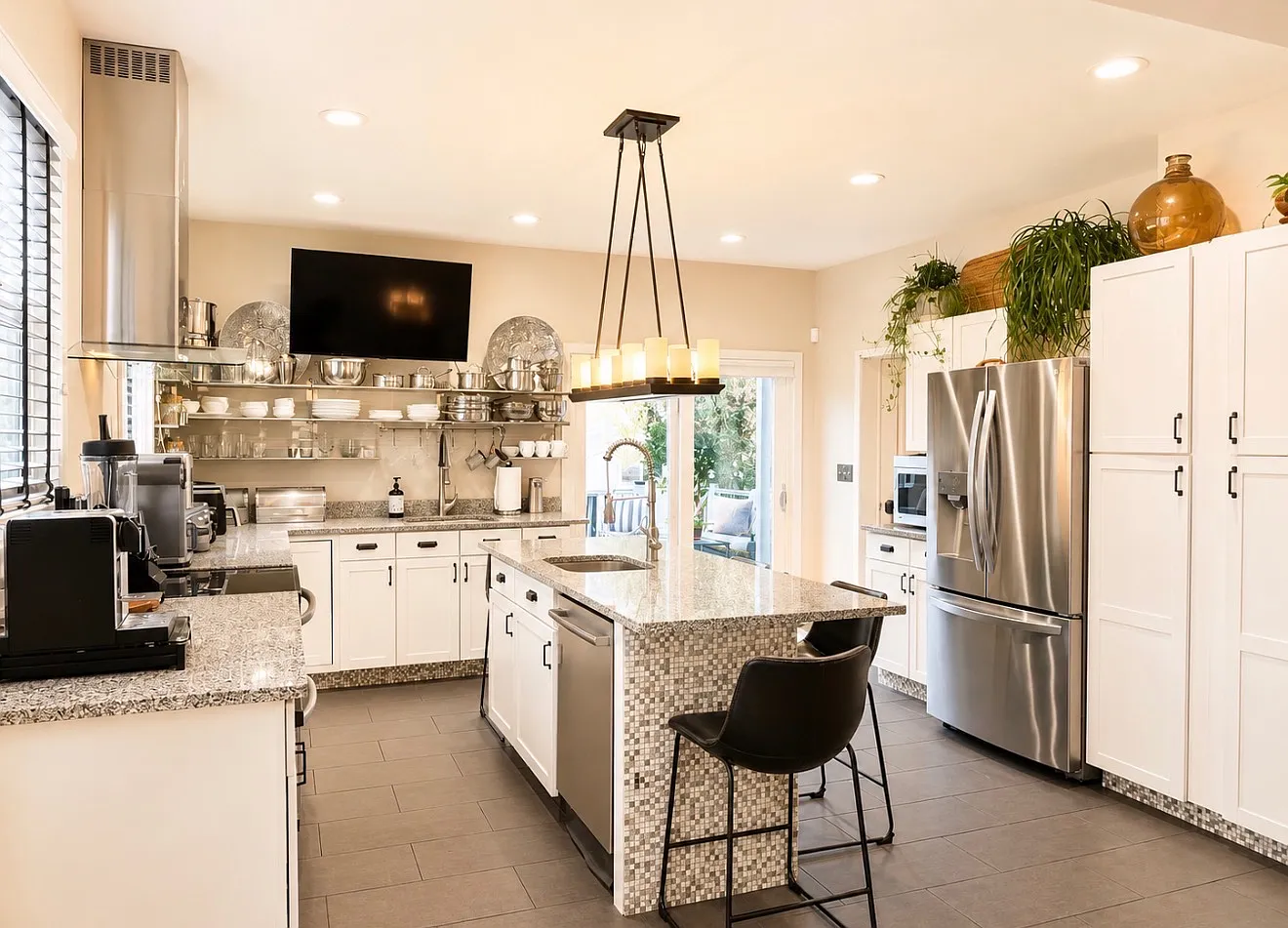 3 bed, 1.5 bath, $1,600 — Photo 2