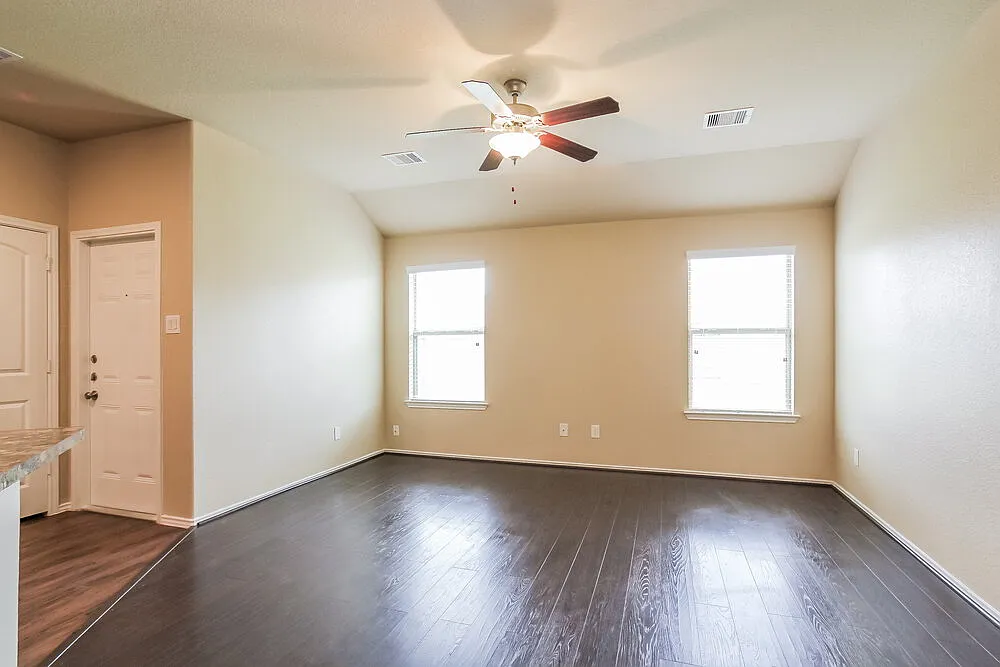 3 bed, 2.0 bath, 1536 sqft, $1,875 — Photo 3