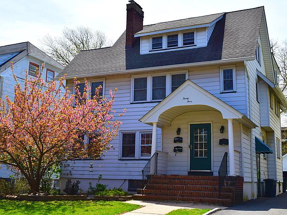 2nd image of 23 Oxford St #1