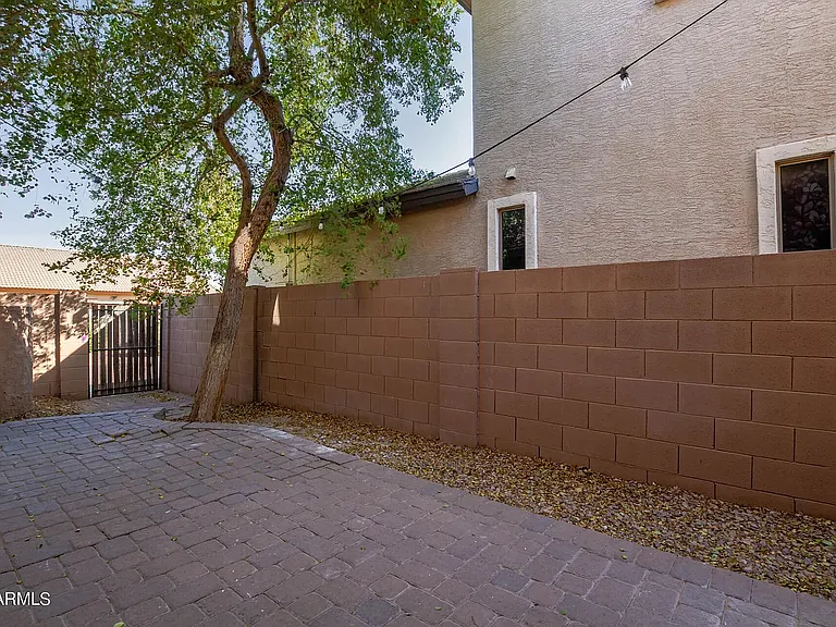 1935 E Oxford Ln — Photo 26