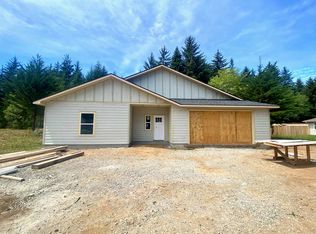 127 Sea Foam Dr, Crescent City, CA 95531