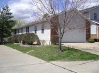 24 Fieldcrest Dr, Columbia, IL 62236