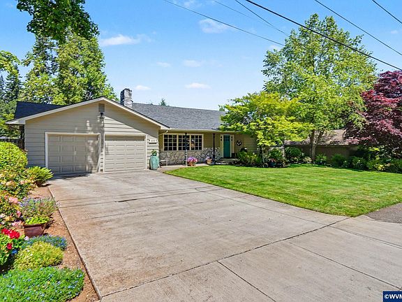 2nd image of 695 Snow White Way SE