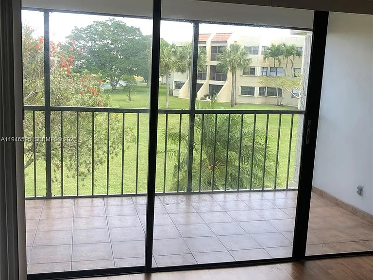 210 Lakeview Dr #207 — Photo 7