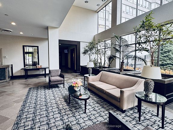 4th image of 30 Greenfield Ave #1806