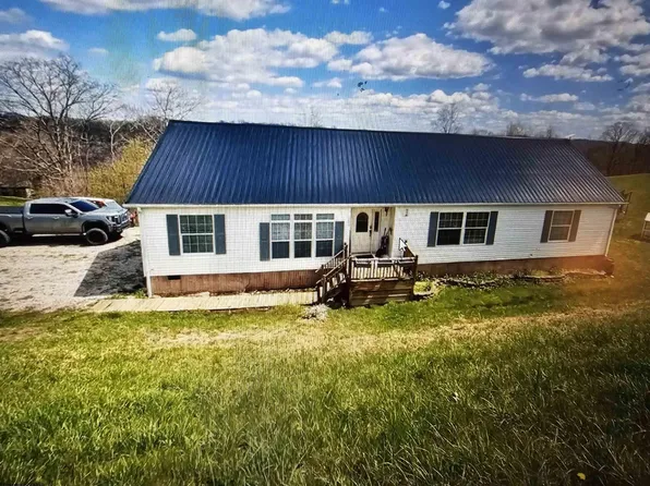 209 Payne Rdg, Walton, WV 25286
