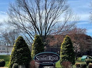 52 Oakridge Dr, Langhorne, PA 19047