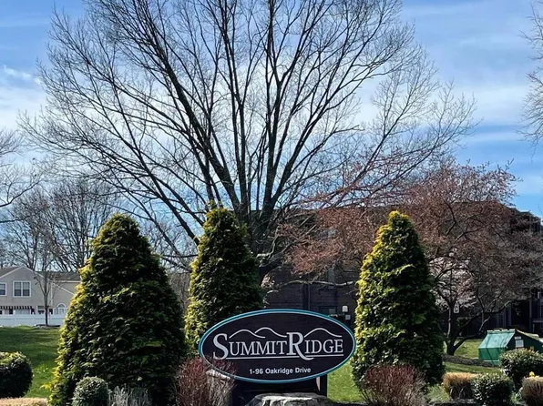 52 Oakridge Dr, Langhorne, PA 19047