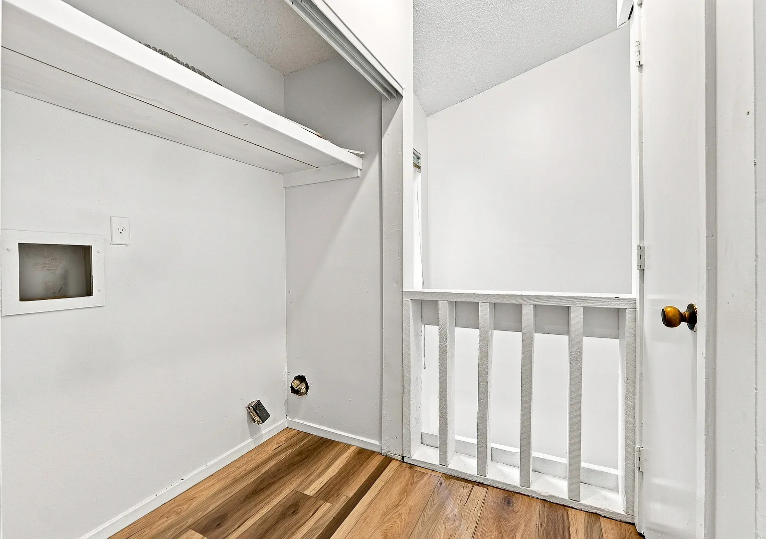 319 Fairington Dr — Photo 3