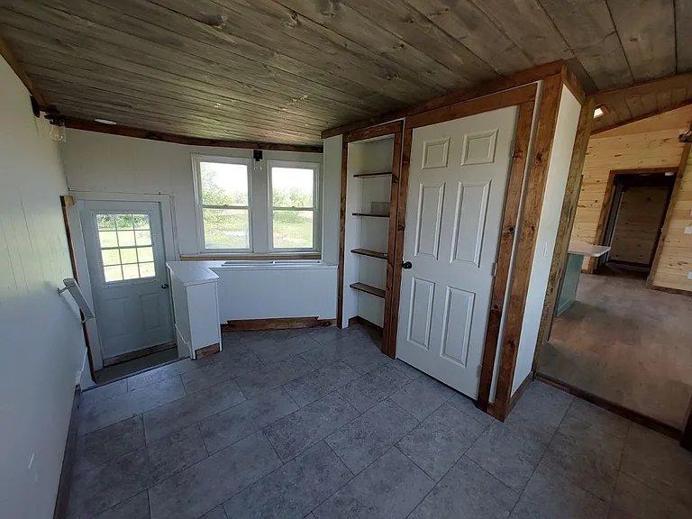 240 Ovid St — Photo 16