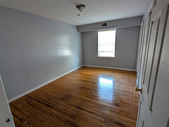 3rd image of 224 N Arlington Ave