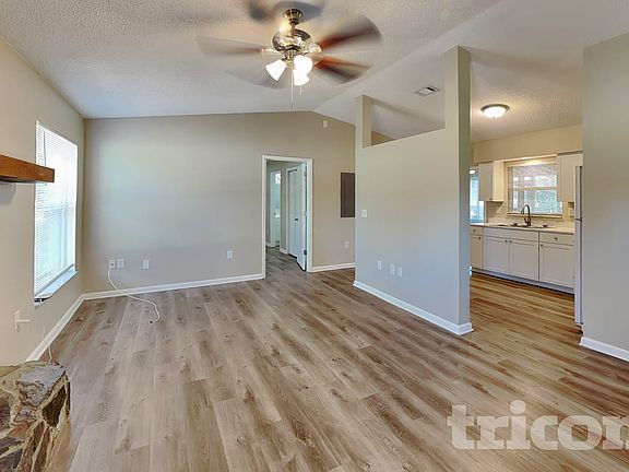 3rd image of 1809 Avon St