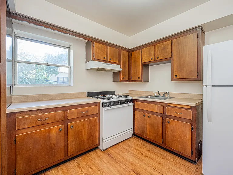 111 Kensington Rd #8 — Photo 8
