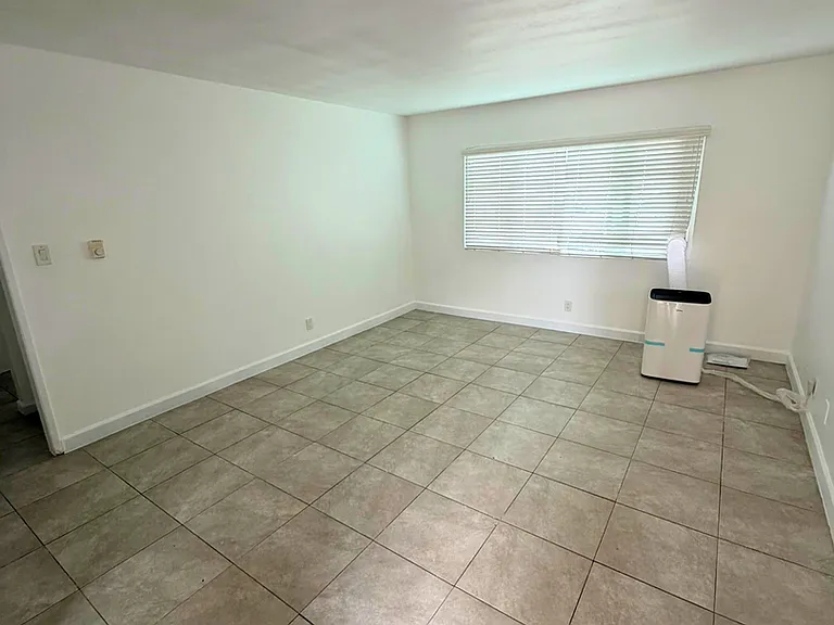 1775 Locust Avenue — Photo 3