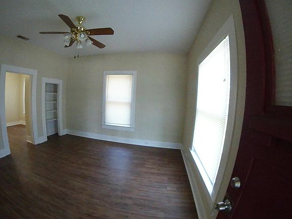3rd image of 902 W Kings Hwy #2