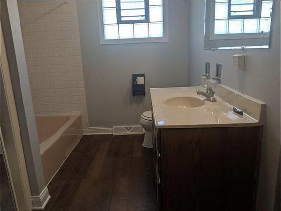 4th image of 17354 1/2 Ozark Ave