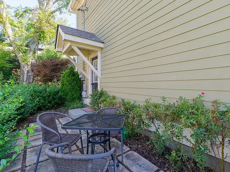 900 Jackson St — Photo 11