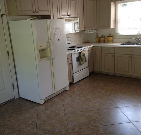 4th image of 3006 Demille Dr