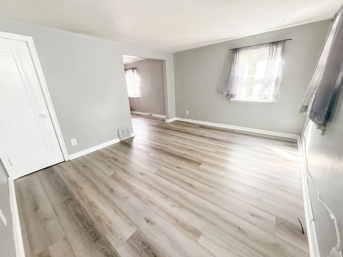 Modern Rental - Swissvale — Photo 4