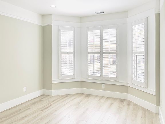 3rd image of 988 Pine St