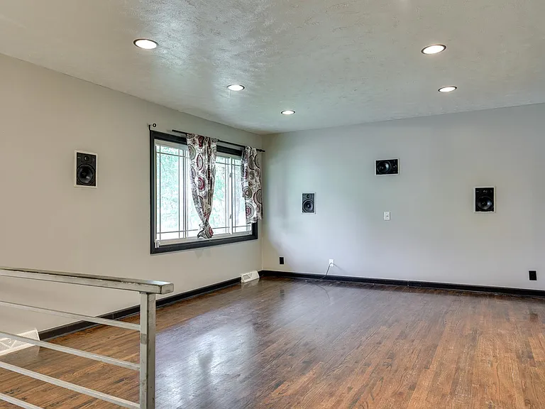 9630 Taylor St — Photo 6