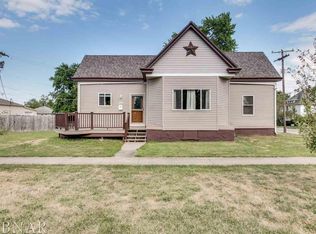 99 S Sycamore St, El Paso, IL 61738