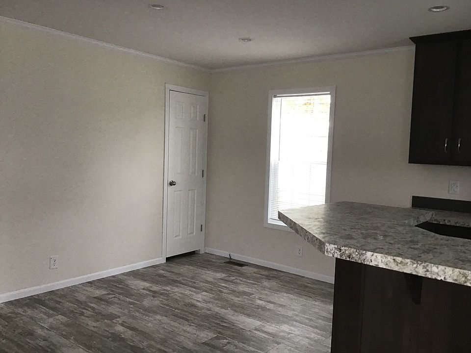 2nd image of 900 W Columbia St #275