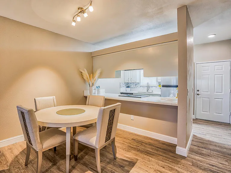 Ascent Townhome Apartments — Photo 10