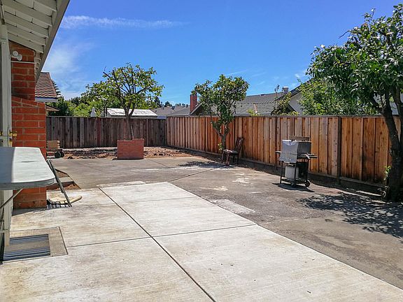 2nd image of 2474 Almaden Blvd