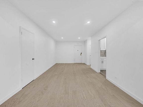 5th image of 16241 Powells Cove Blvd APT 5C
