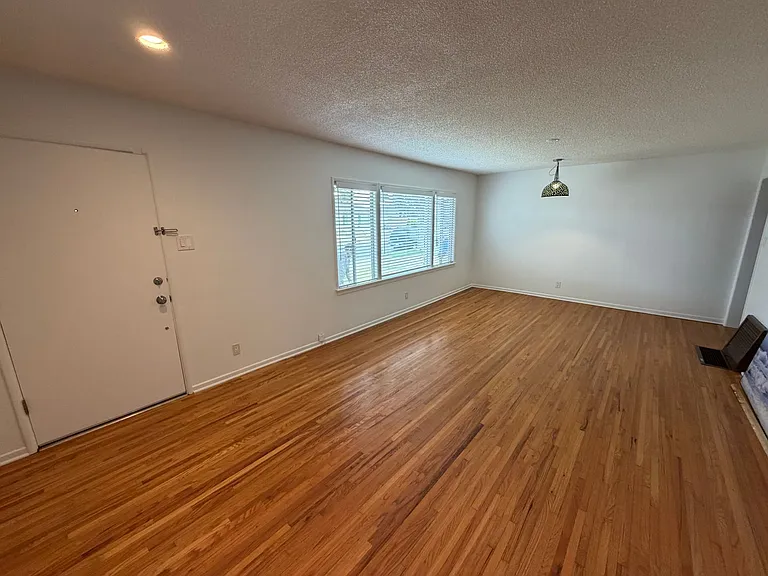 15123 Kornblum Ave — Photo 3