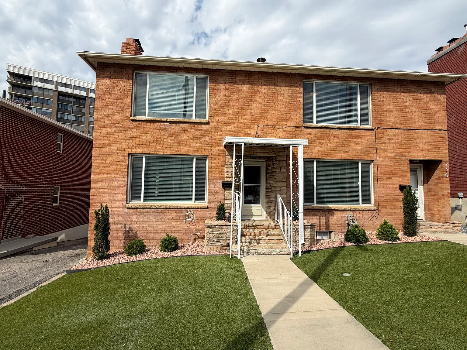 237 N Center St — Photo 2