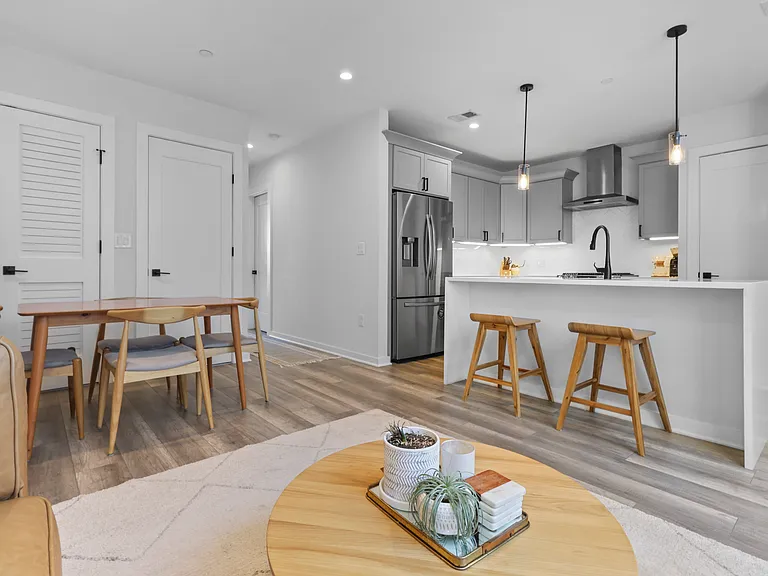 2612 University Pl NW #6 — Photo 10