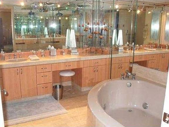 3rd image of 19707 Turnberry Way APT 21L