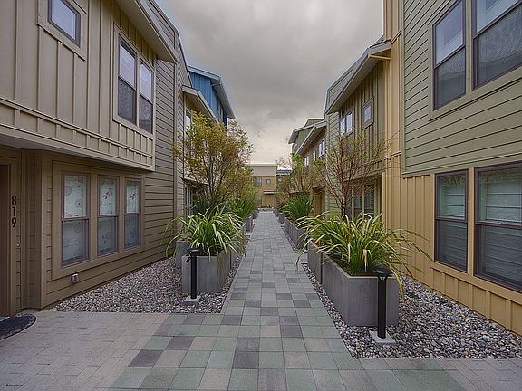 2nd image of 819 Altaire Walk