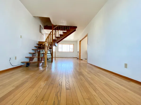 194 Front St, Secaucus, NJ 07094