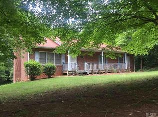 449 17th Ave NE, Hickory, NC 28601