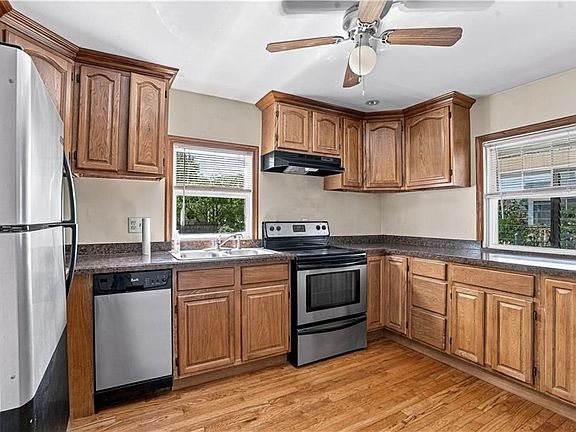 2nd image of 377 Vine St