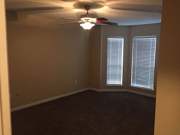 4th image of 2904 Arrowwood Cir