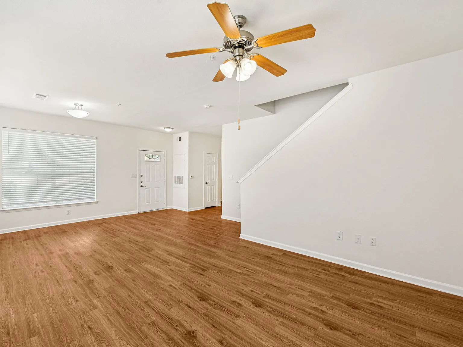 Oaks Estates of Coppell — Photo 2