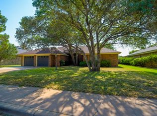 107 Bowie Ln, Levelland, TX 79336