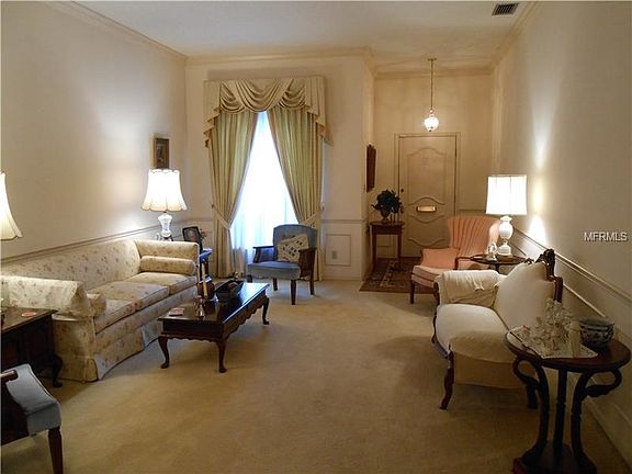 5th image of 905 Sussex Close #5